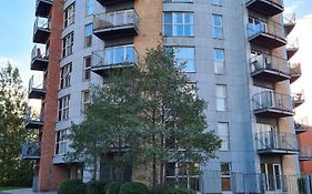 Eaglet 2 Bedroom Luxury Home Near Etihad Staduim